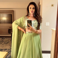 Sreemukhi 