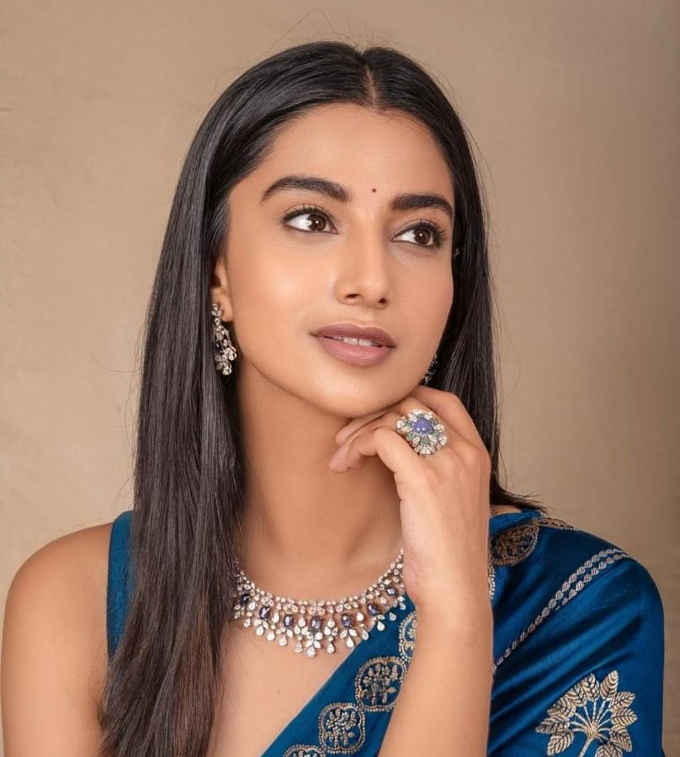 Meenakshi-Chaudhary1