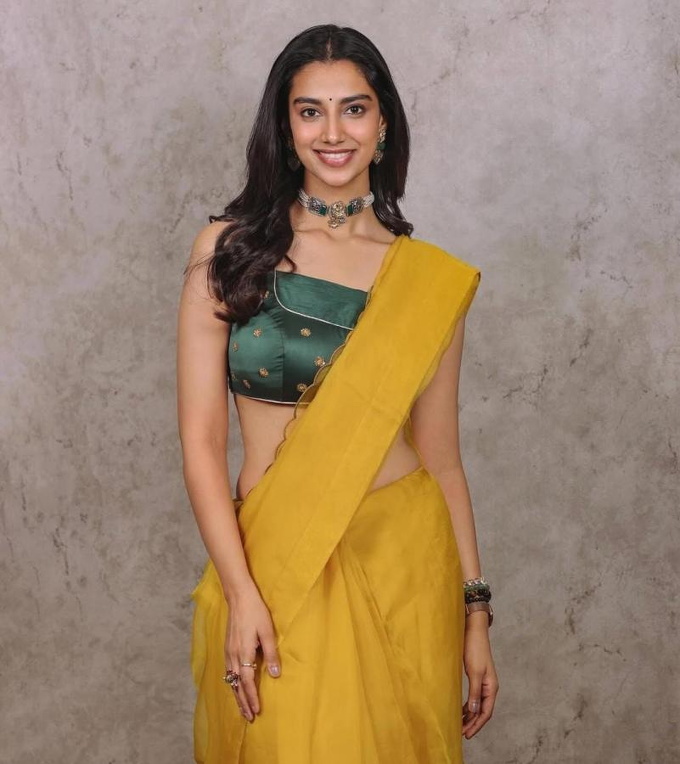 Meenakshi-Chaudhary-Pics-5-1736229403