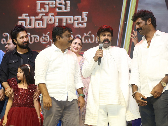 Daaku Maharaaj Success Meet Photos  (10)-1737605522