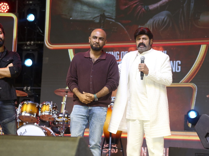 Daaku Maharaaj Success Meet Photos  (14)-1737605522