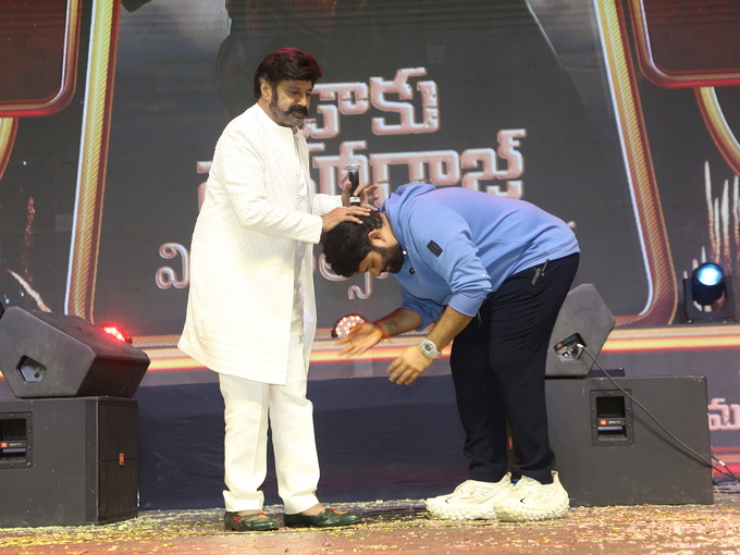 Daaku Maharaaj Success Meet Photos  (15)-1737605522
