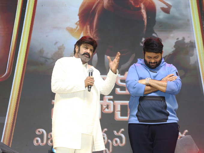Daaku Maharaaj Success Meet Photos  (16)-1737605522