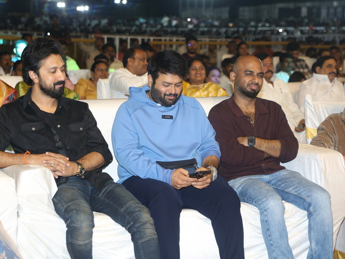 Daaku Maharaaj Success Meet Photos  (28)-1737605522