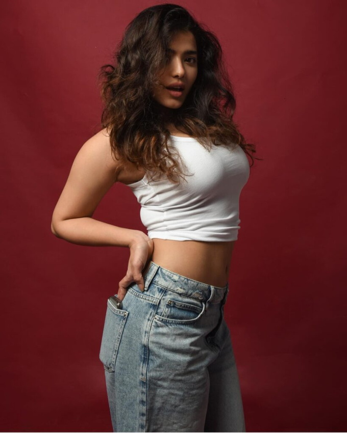 Ketika-Sharma-9-819x1024