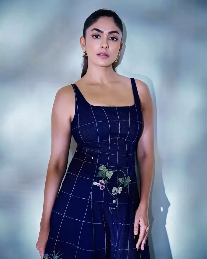 Mrunal Thakur1