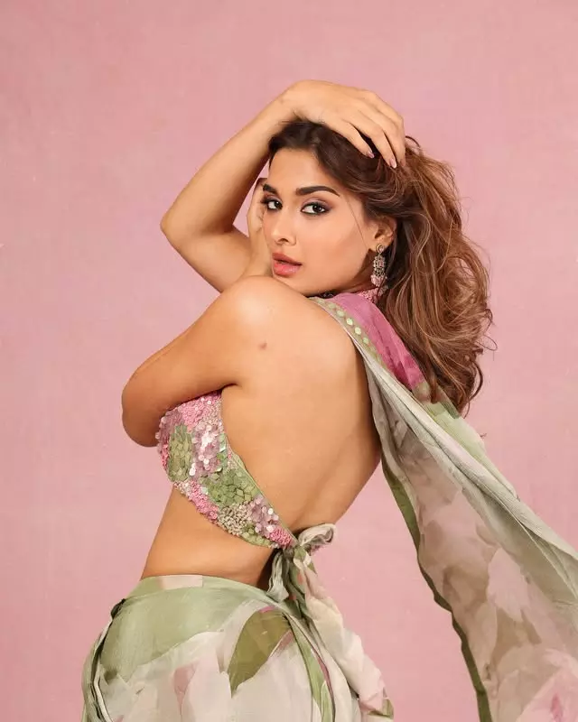 Saiee Manjrekar3